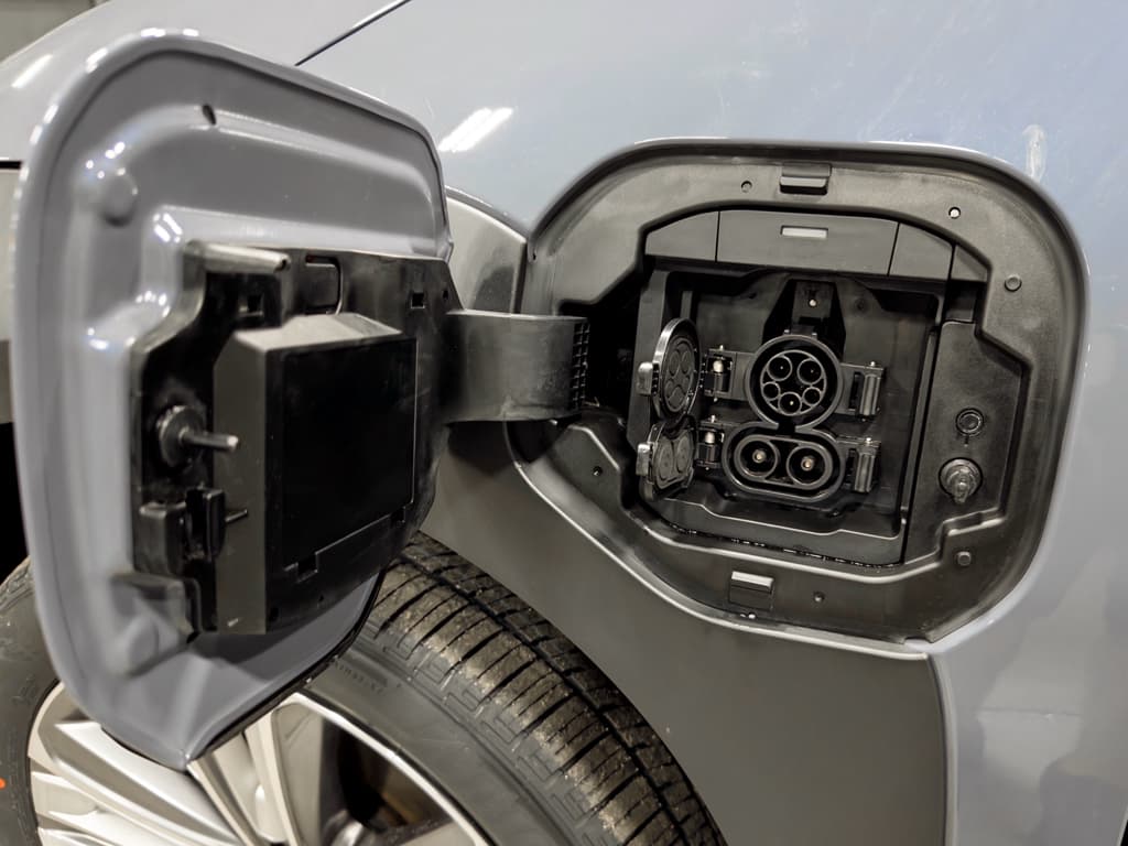 2023 Subaru Solterra view 5