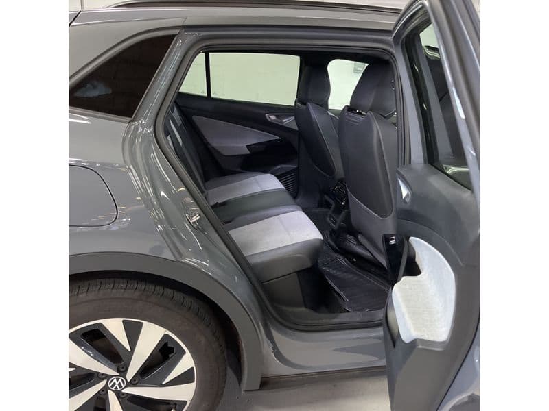2023 Volkswagen ID.4 view 7