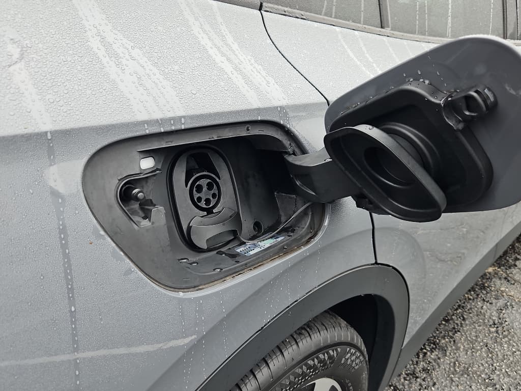 2023 Volkswagen ID.4 view 5