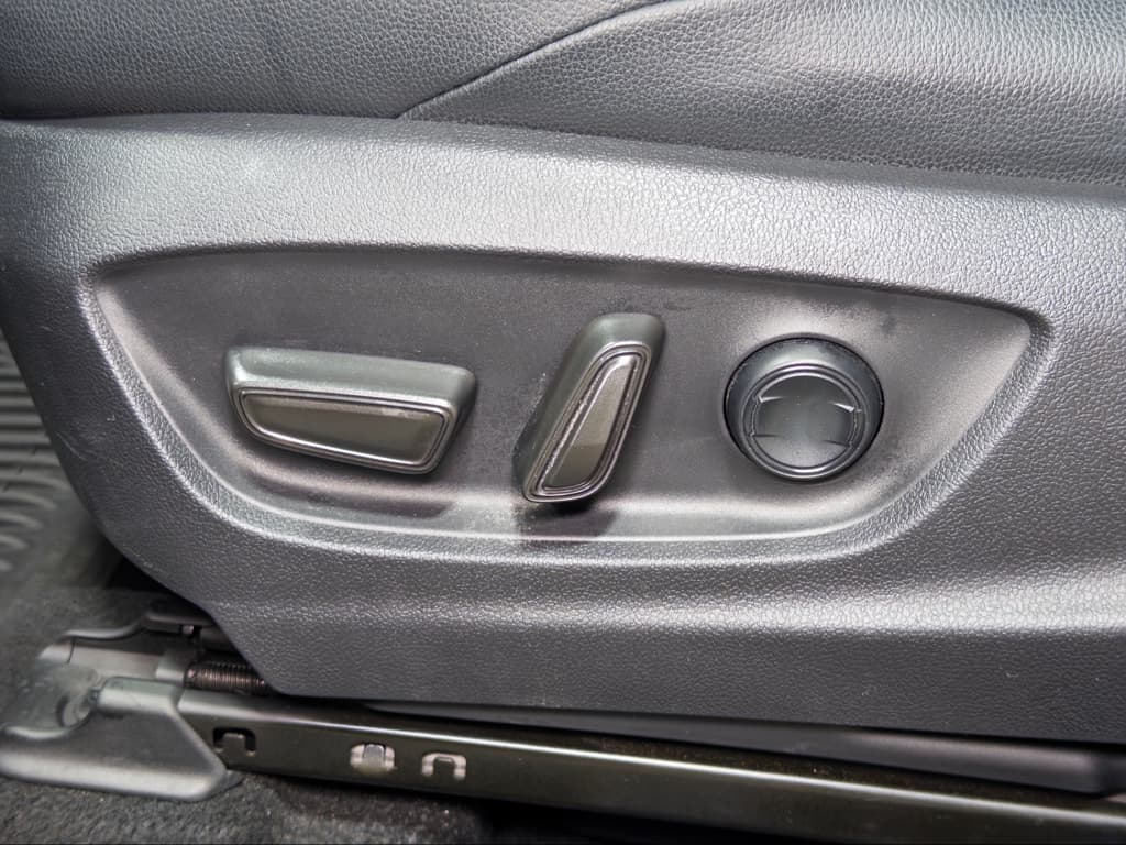 2023 Subaru Solterra view 6