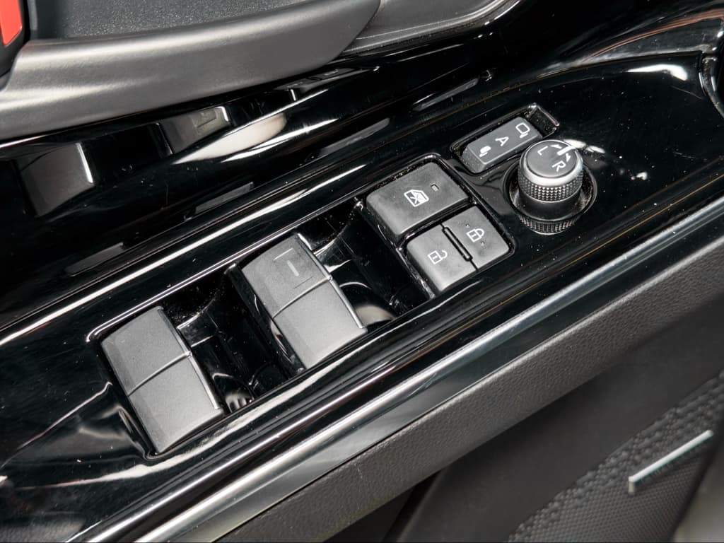 2023 Subaru Solterra view 8
