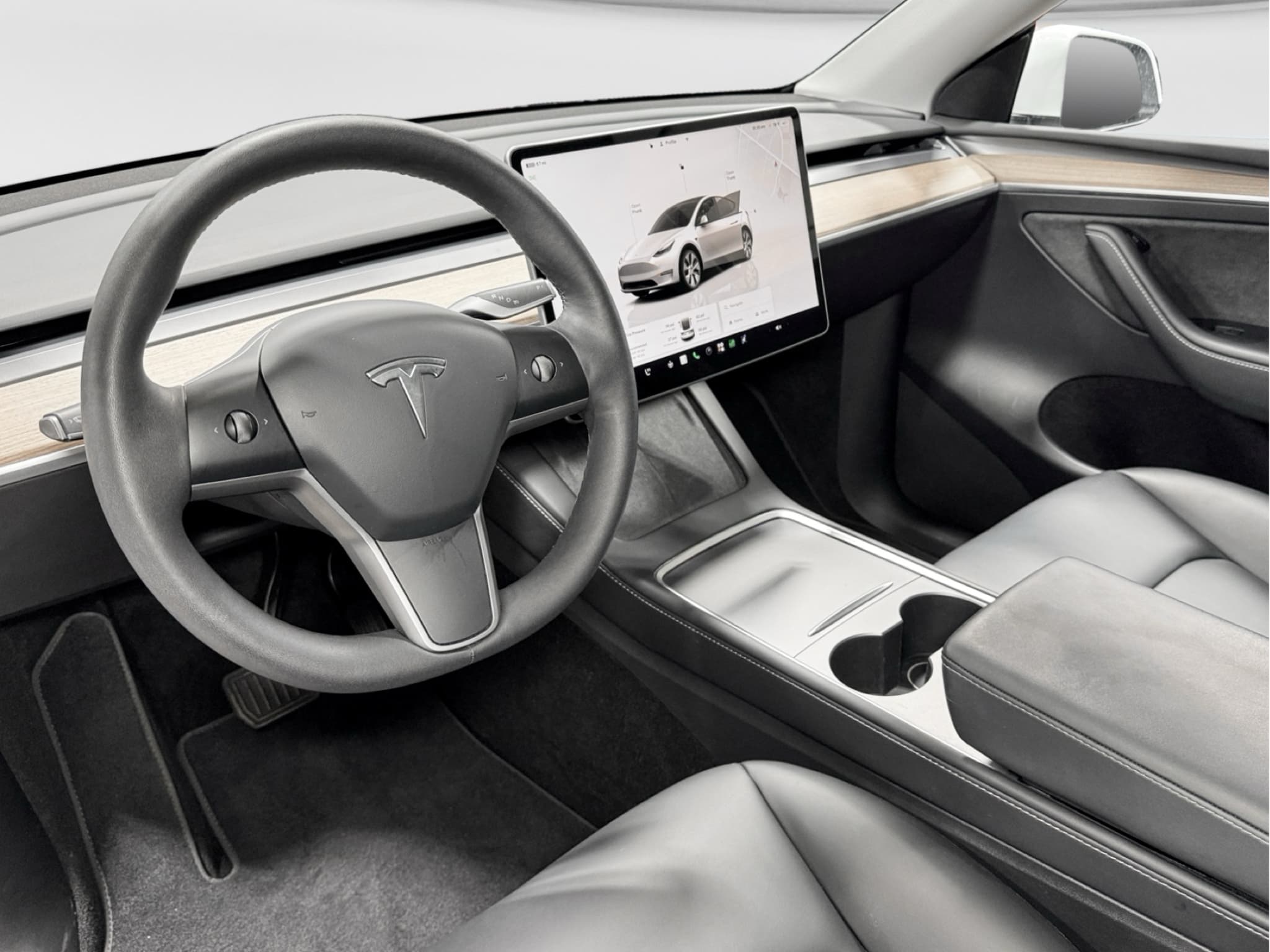 2022 Tesla Model Y view 16
