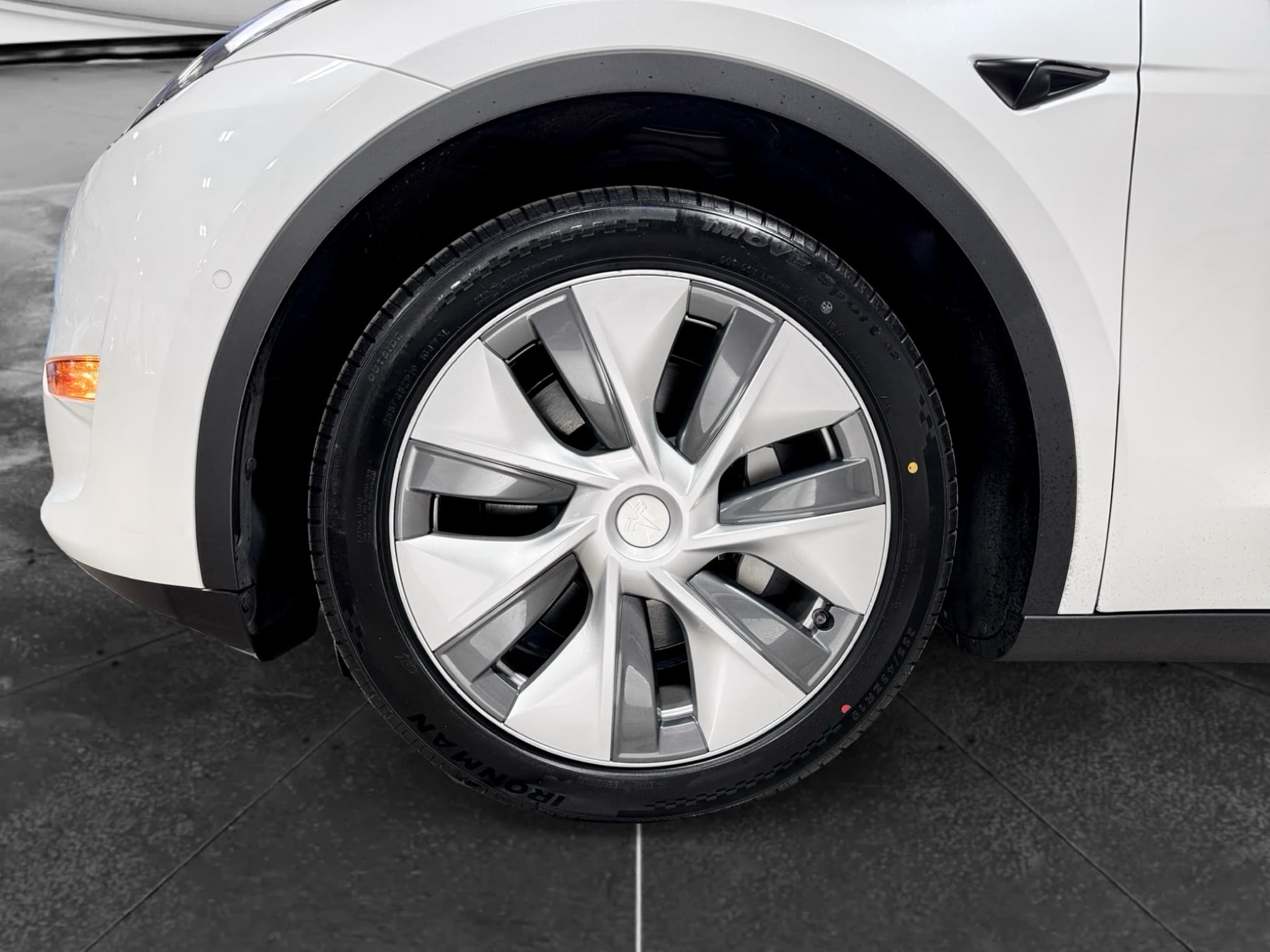 2022 Tesla Model Y view 29