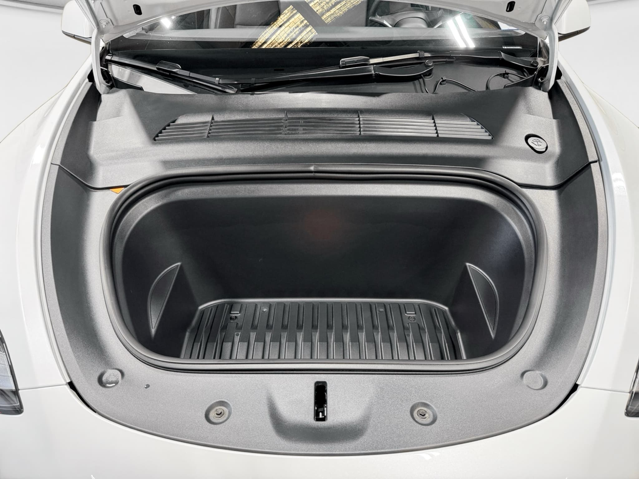 2022 Tesla Model Y view 23