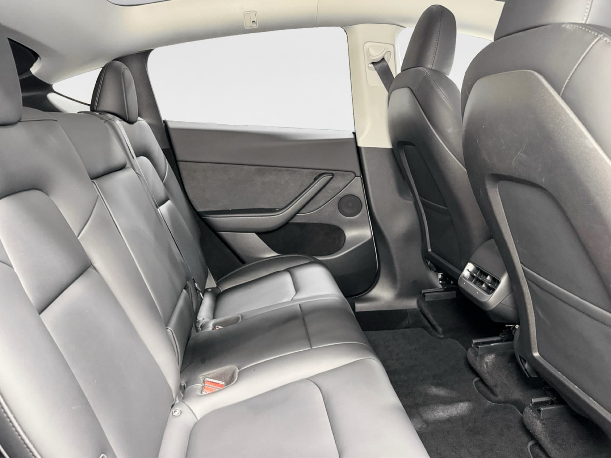 2022 Tesla Model Y view 20