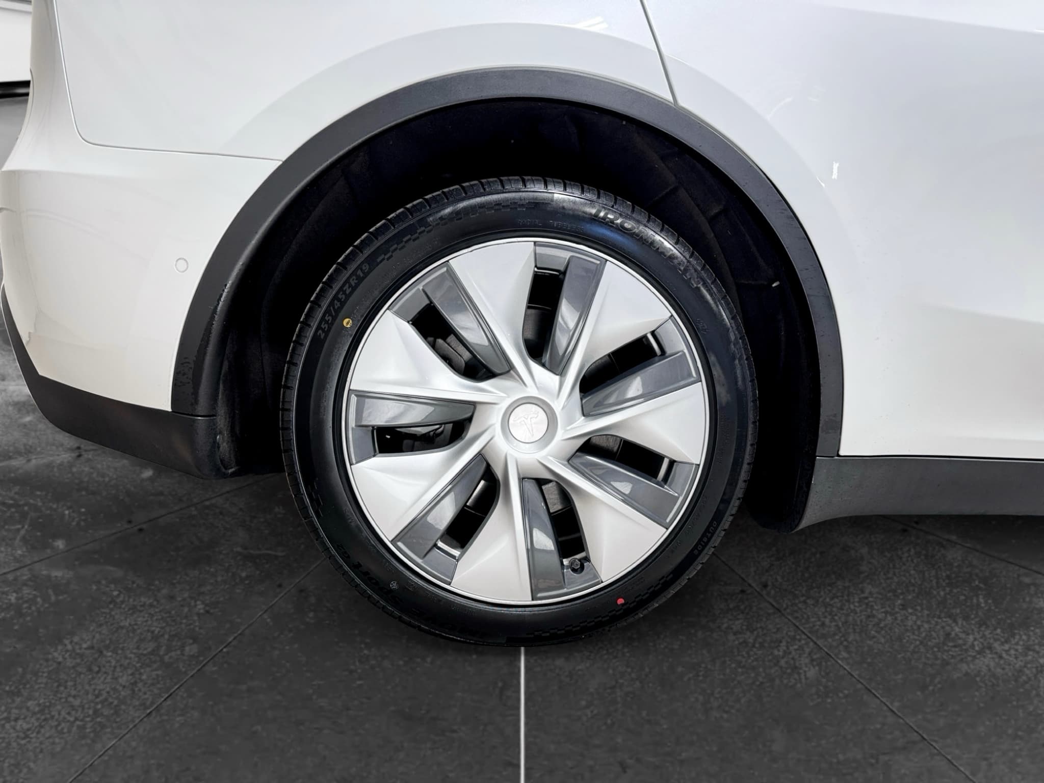 2022 Tesla Model Y view 33