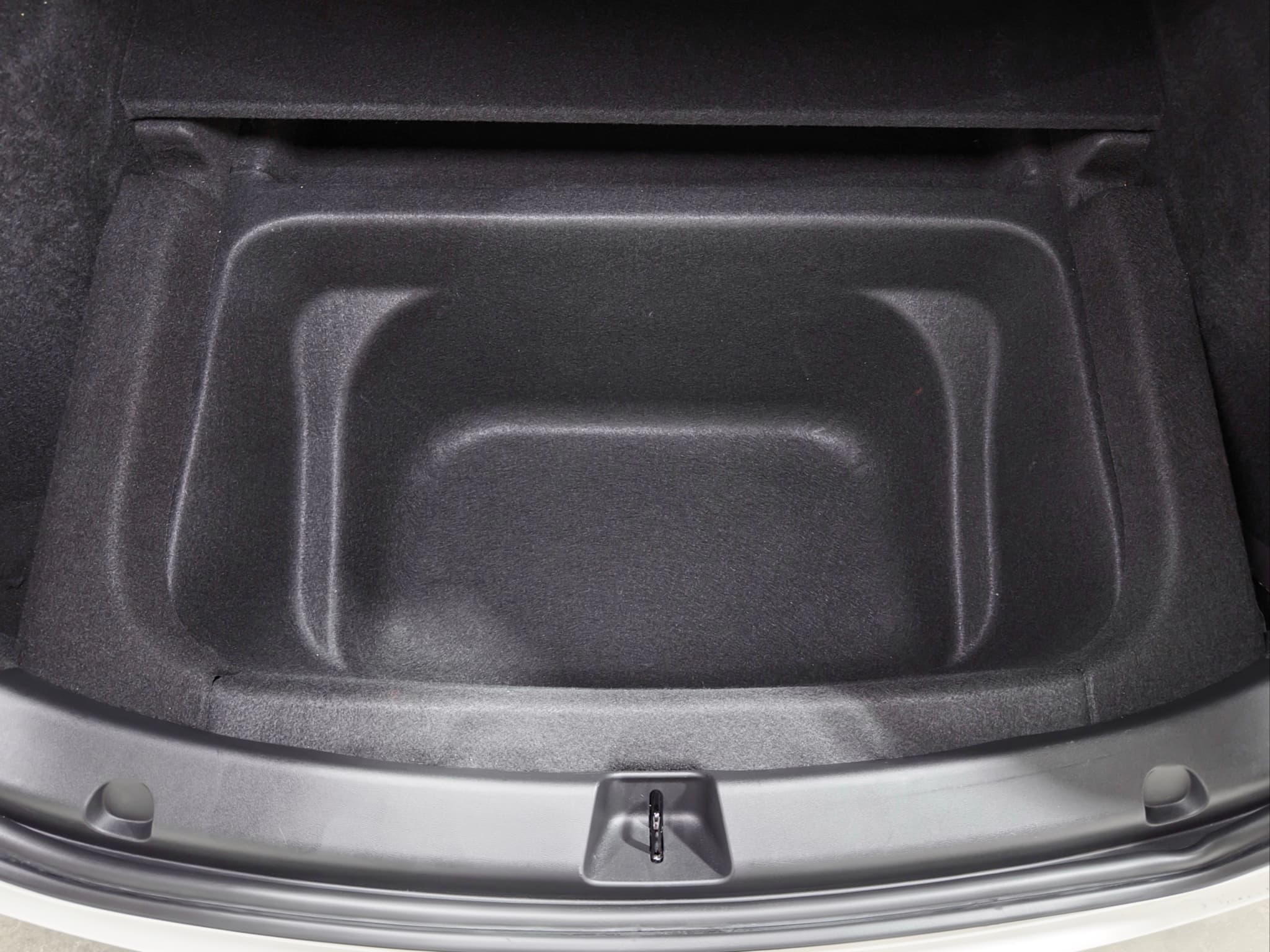 2022 Tesla Model Y view 26