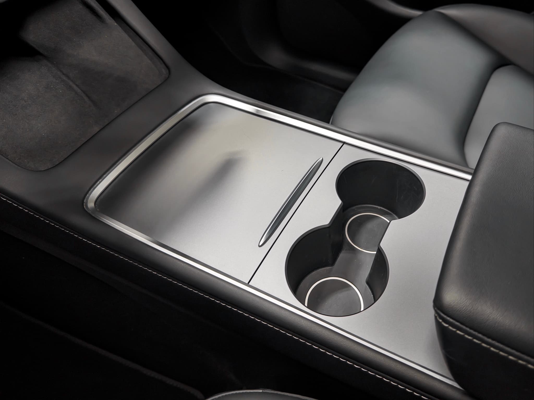 2022 Tesla Model Y view 17