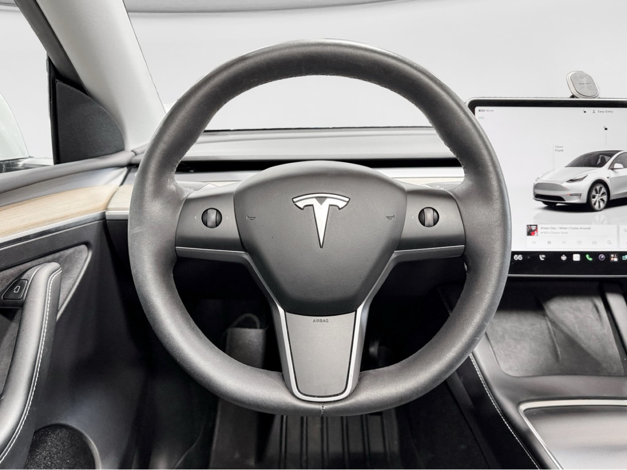 2022 Tesla Model Y view 8