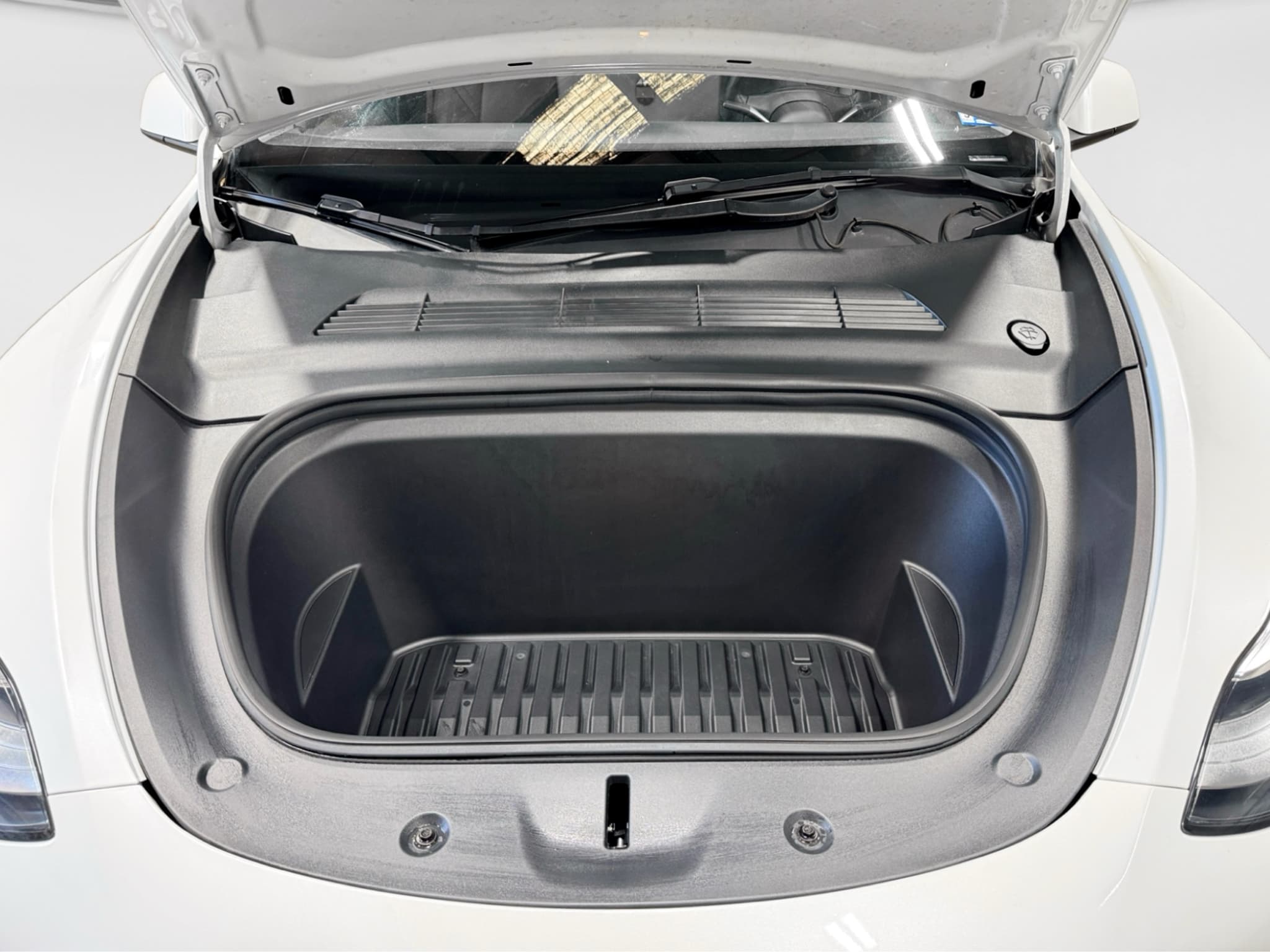 2022 Tesla Model Y view 24