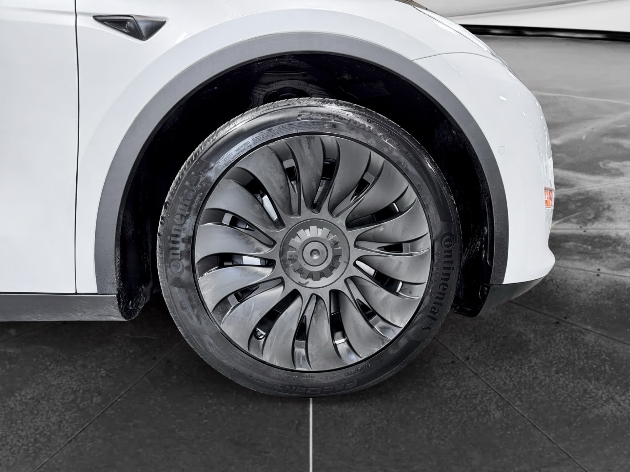 2022 Tesla Model Y view 36