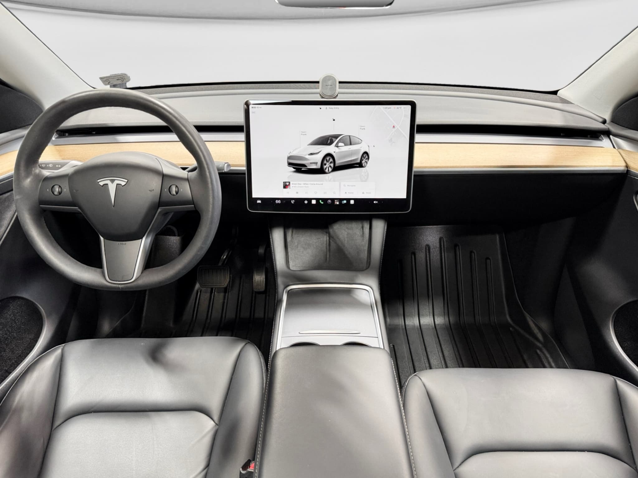 2022 Tesla Model Y view 15