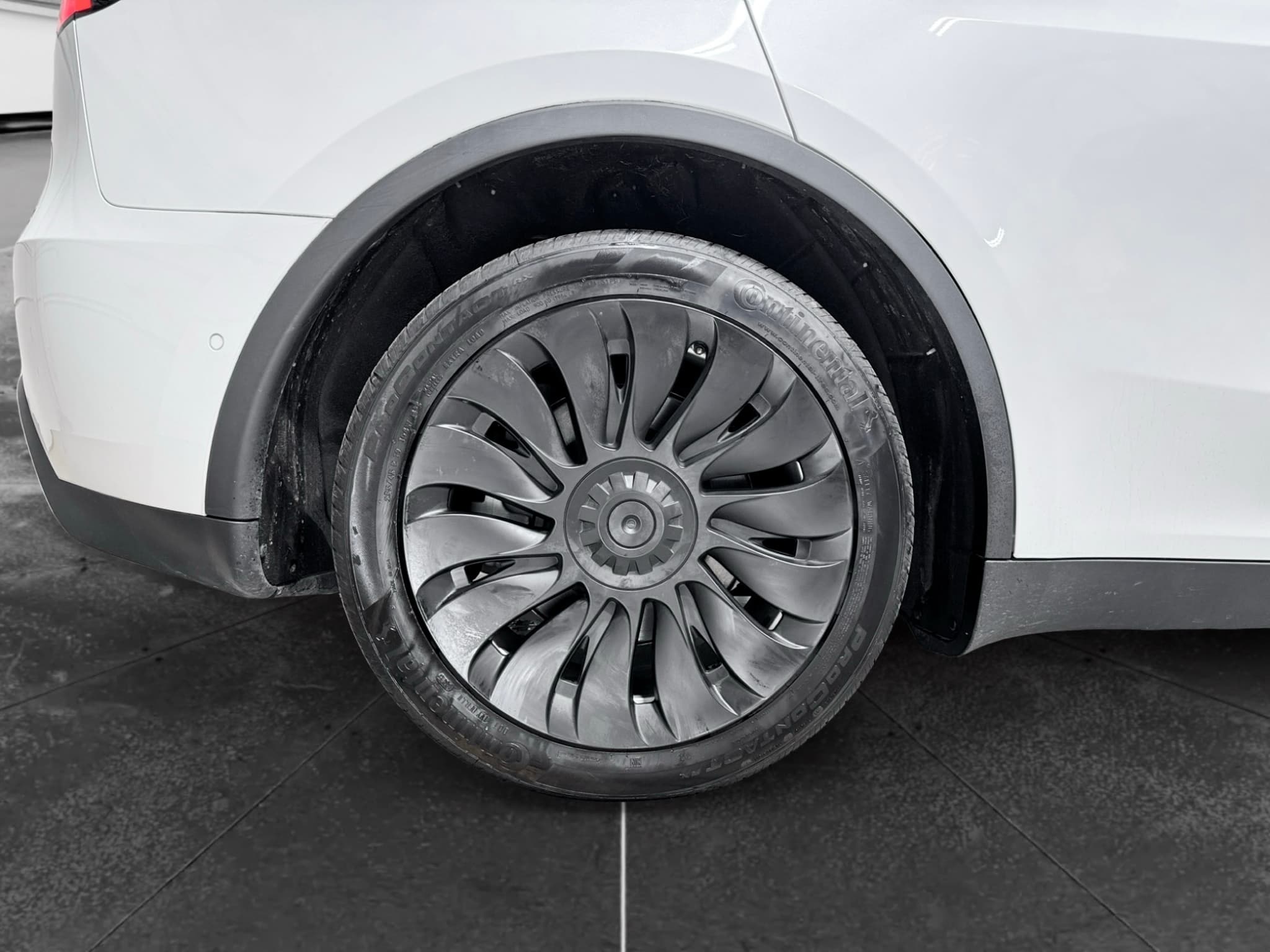 2022 Tesla Model Y view 34