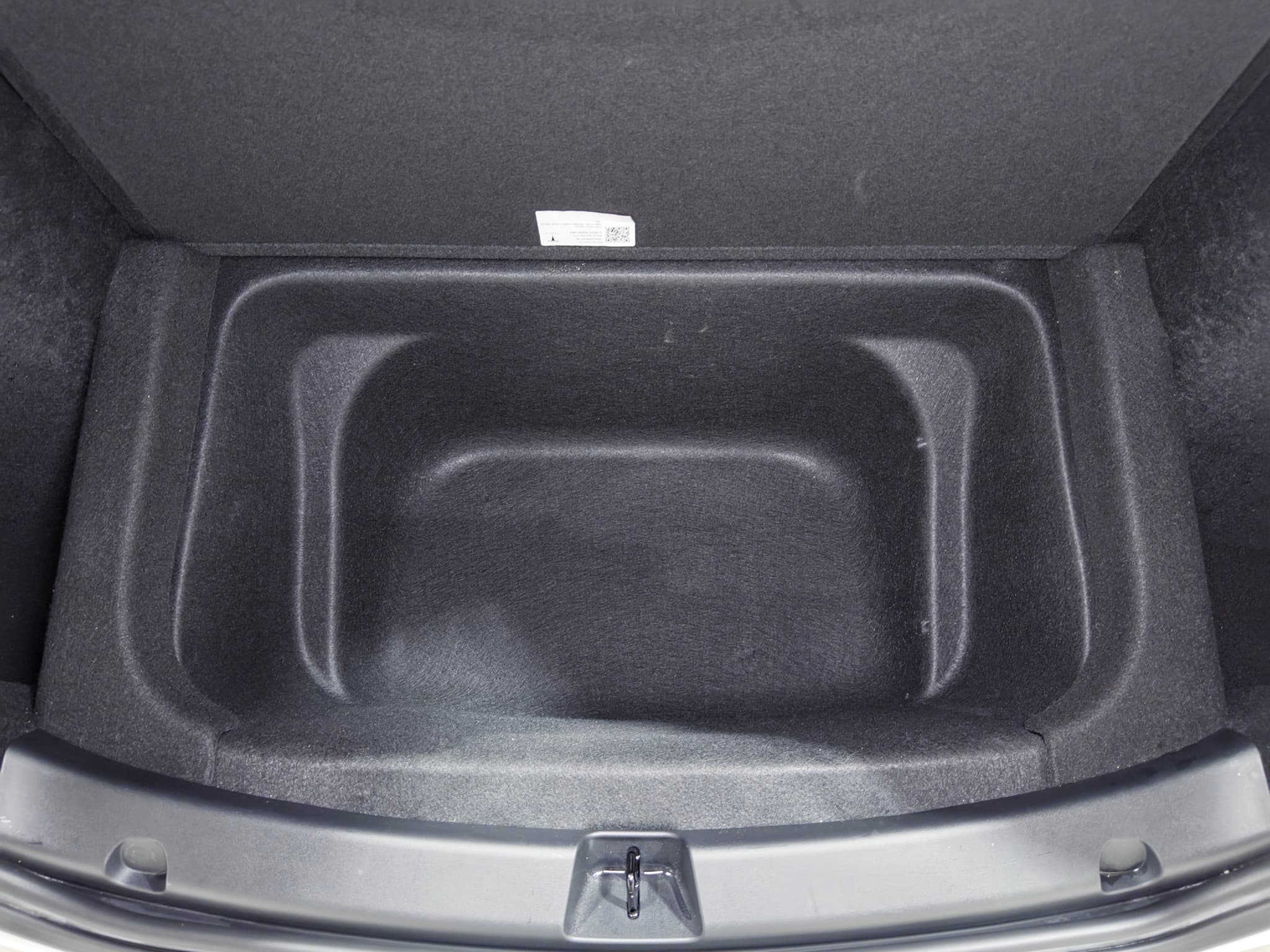 2022 Tesla Model Y view 27