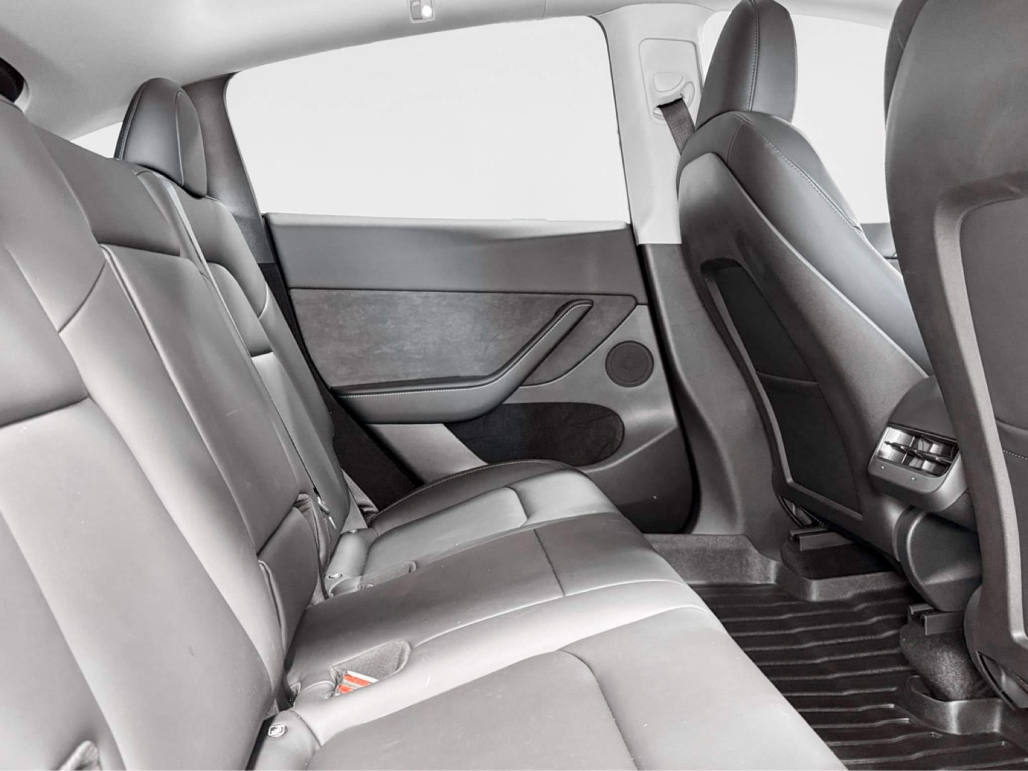 2022 Tesla Model Y view 21