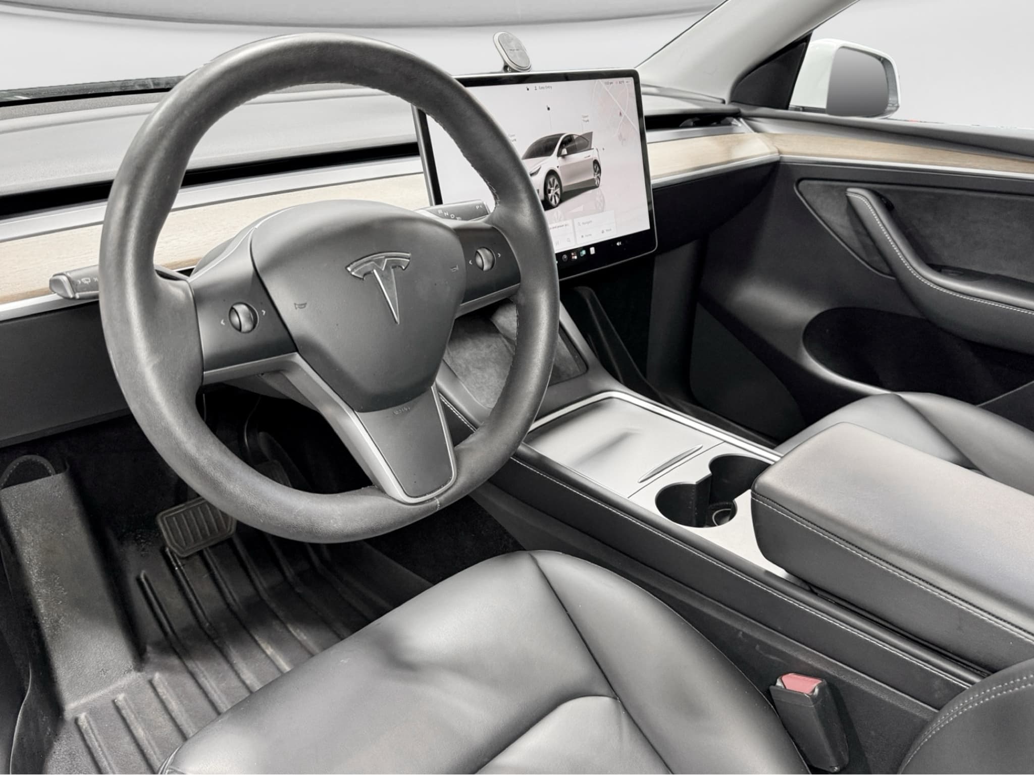 2022 Tesla Model Y view 17