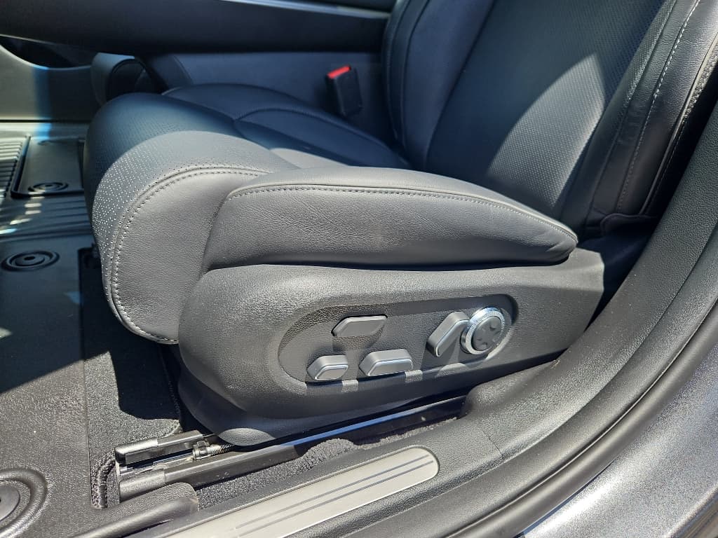 2023 Genesis GV60 view 7
