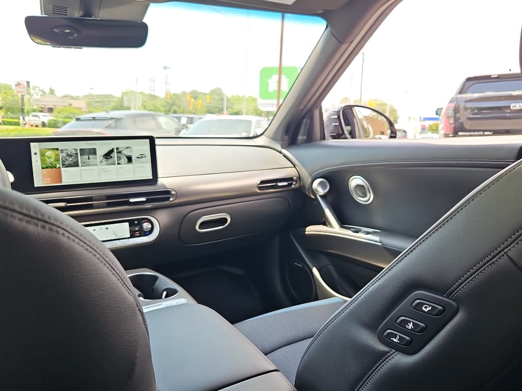 2023 Genesis GV60 view 18