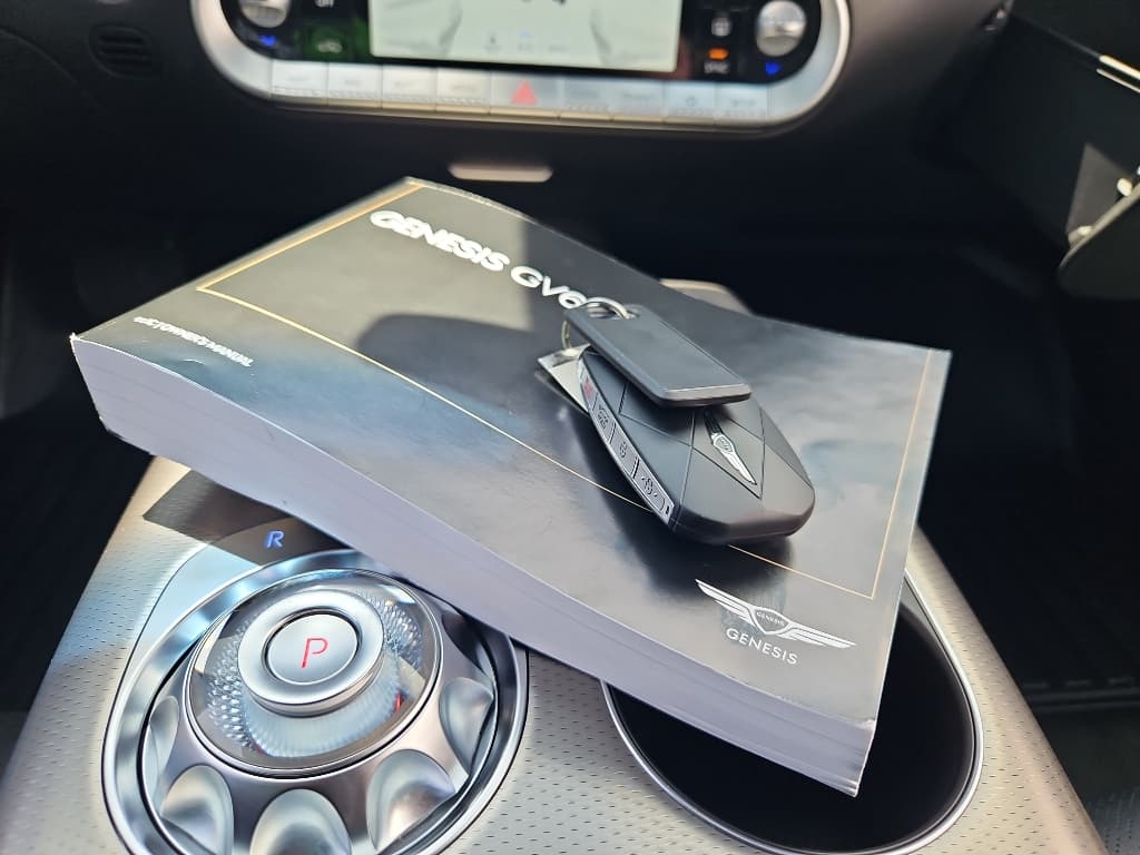 2023 Genesis GV60 view 23