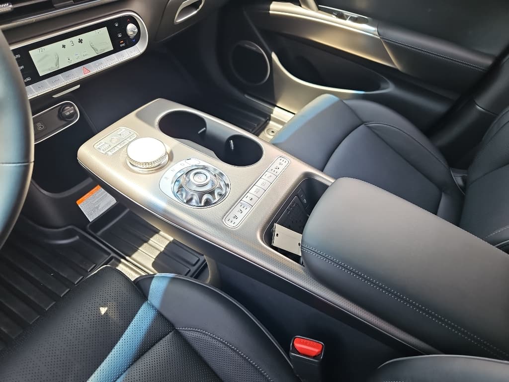 2023 Genesis GV60 view 19