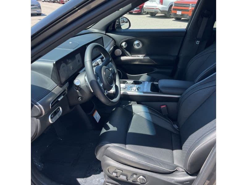 2023 Genesis GV60 view 5