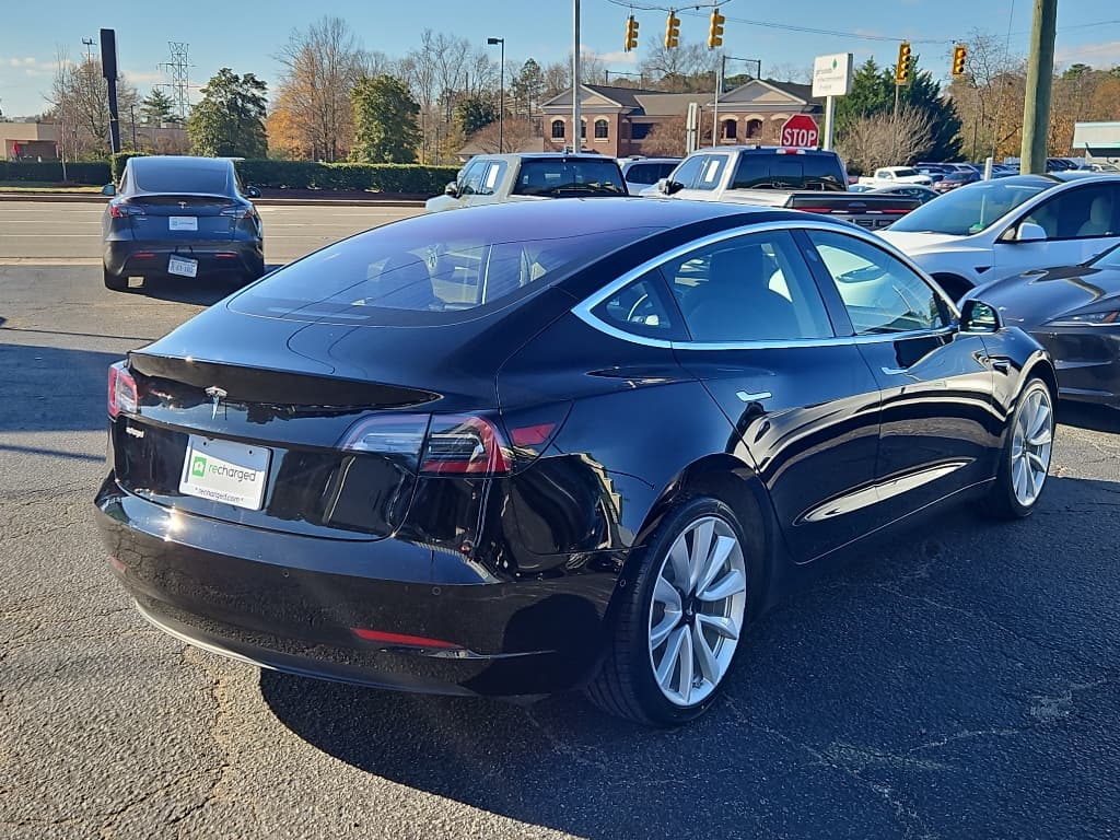 2018 Tesla Model 3 view 3