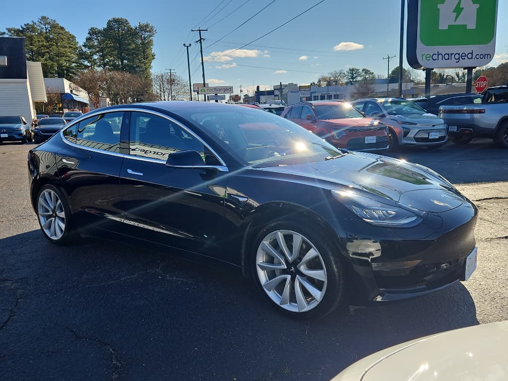 2018 Tesla Model 3 view 4