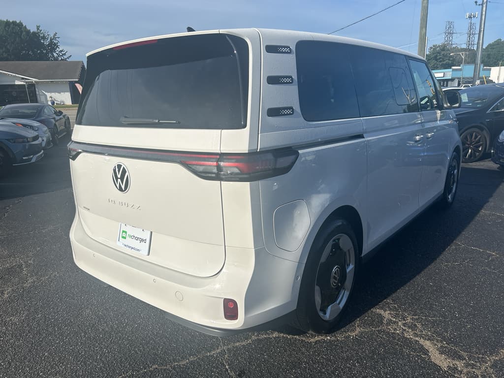 2025 Volkswagen ID.Buzz view 3