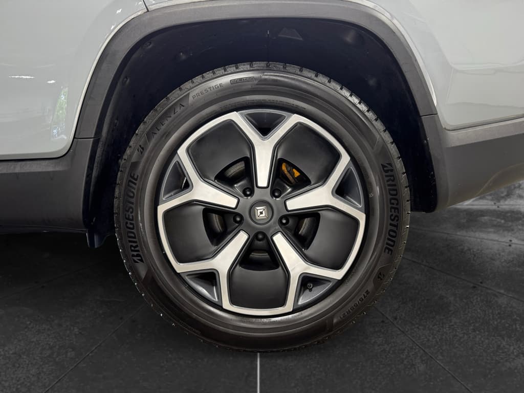 2022 Rivian R1T view 33