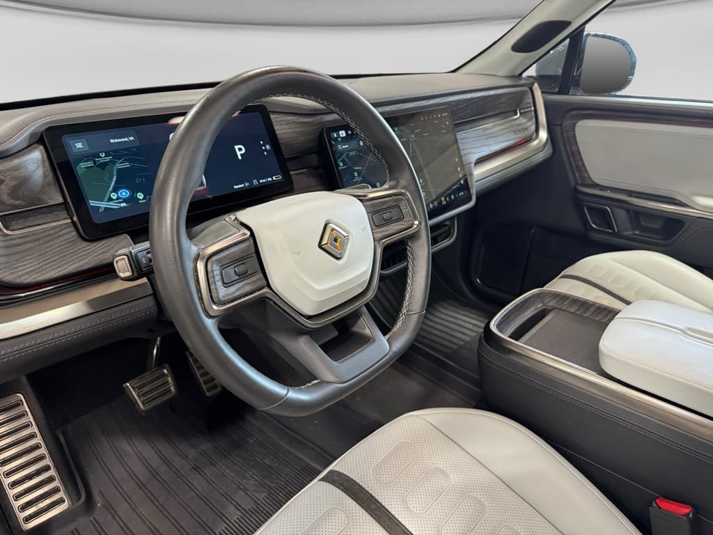 2022 Rivian R1T view 17
