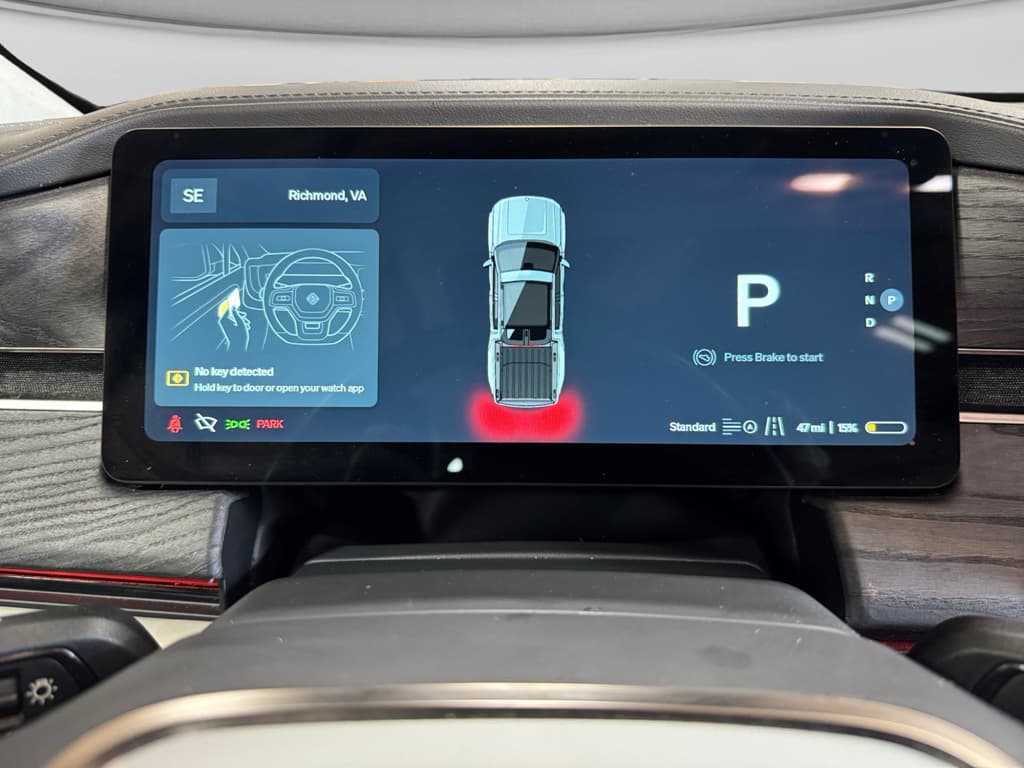 2022 Rivian R1T view 8