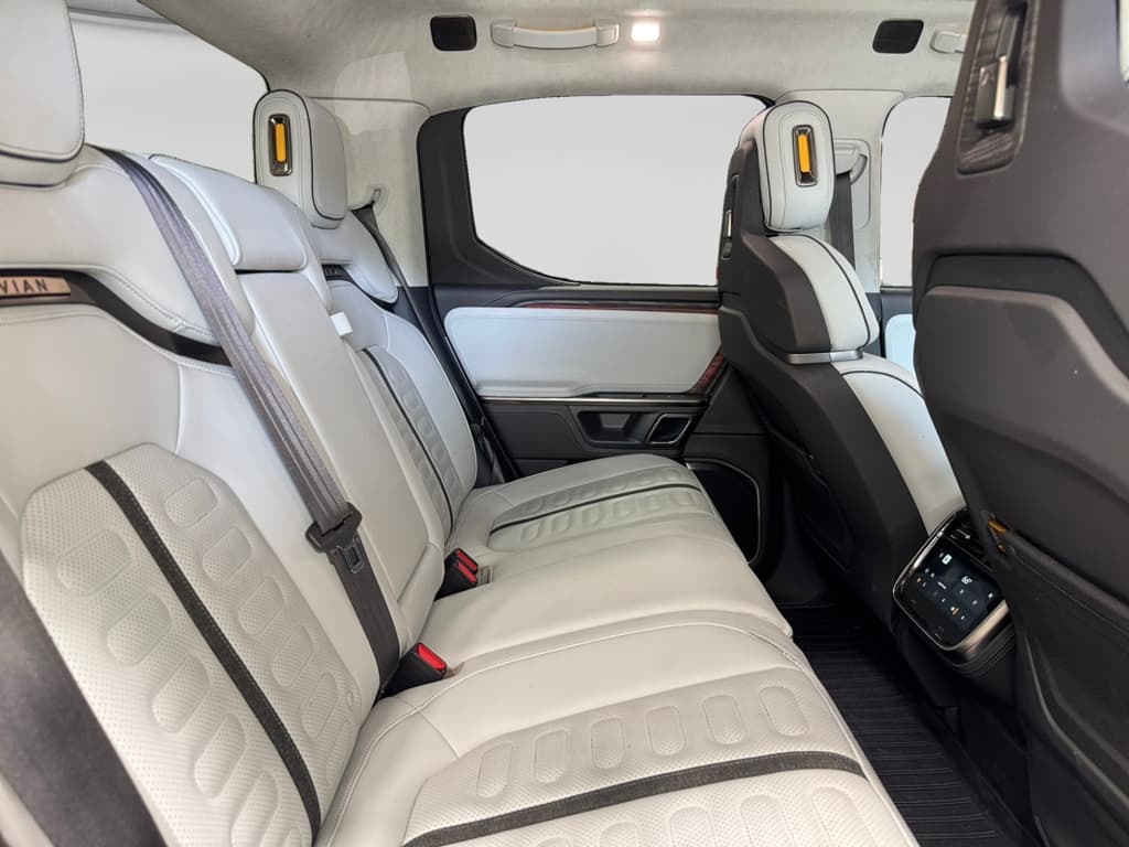 2022 Rivian R1T view 21