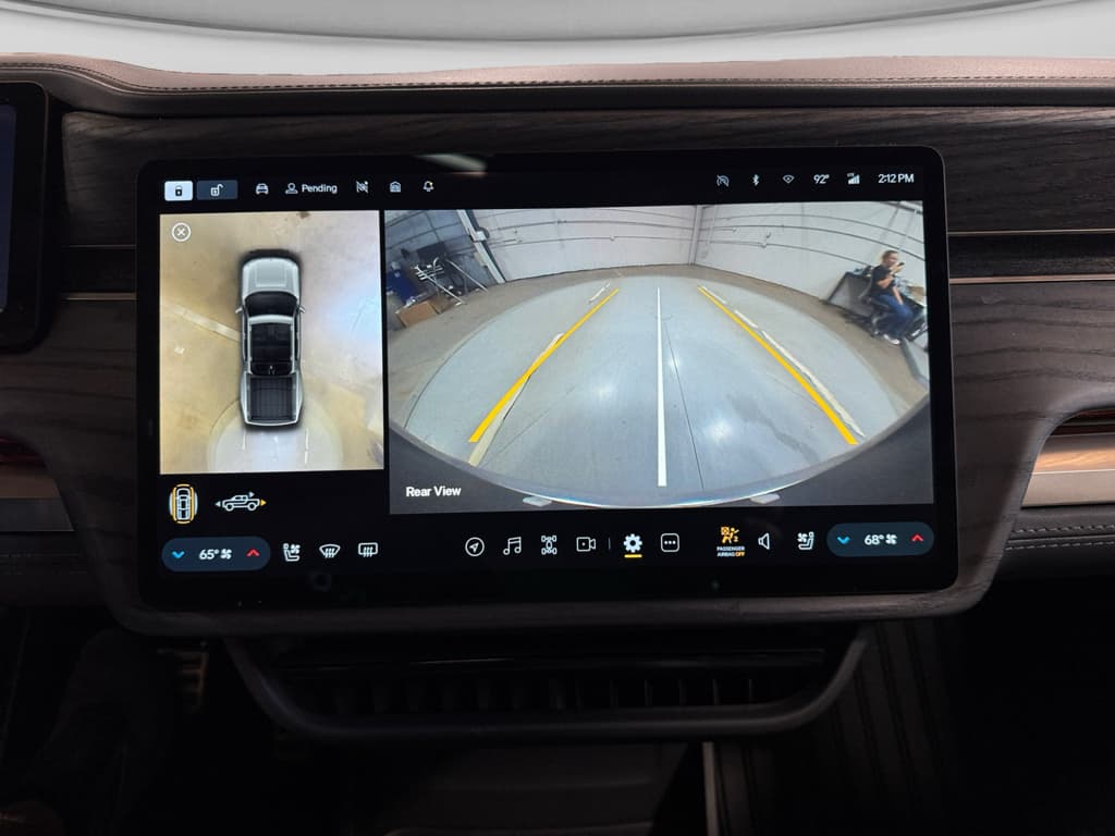 2022 Rivian R1T view 14