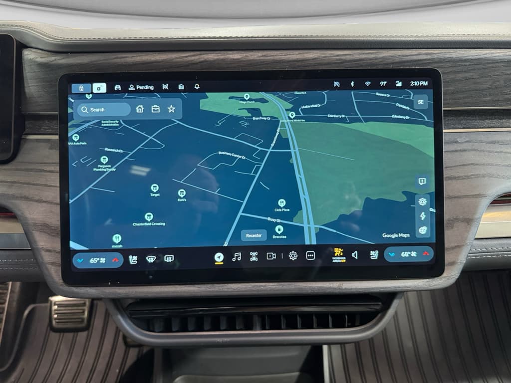 2022 Rivian R1T view 9
