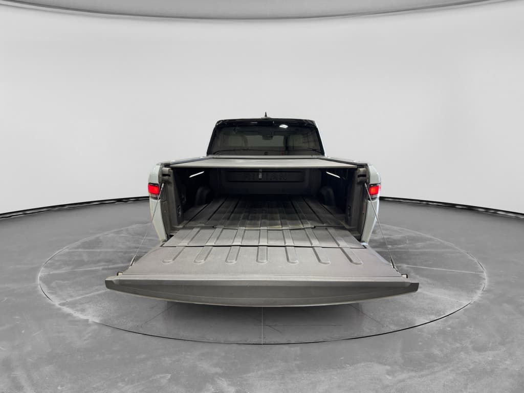 2022 Rivian R1T view 27