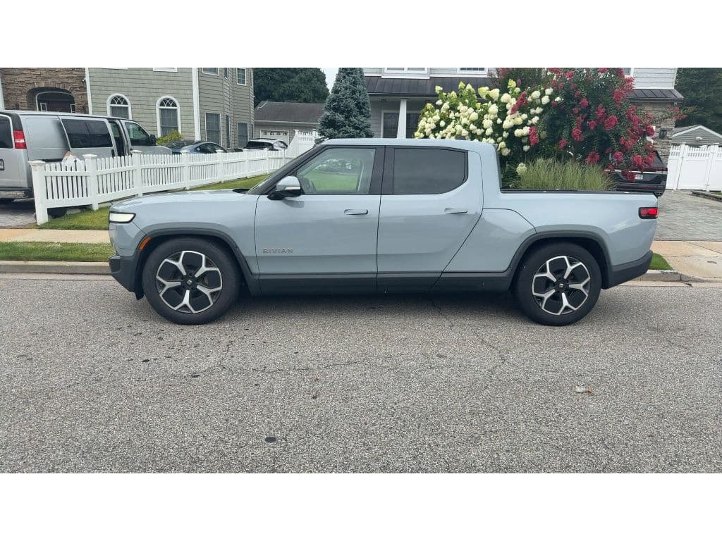 2022 Rivian R1T