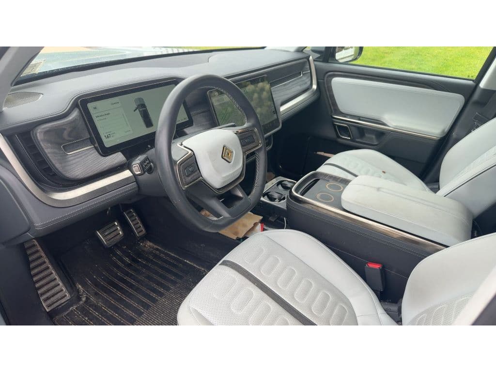 2022 Rivian R1T view 6