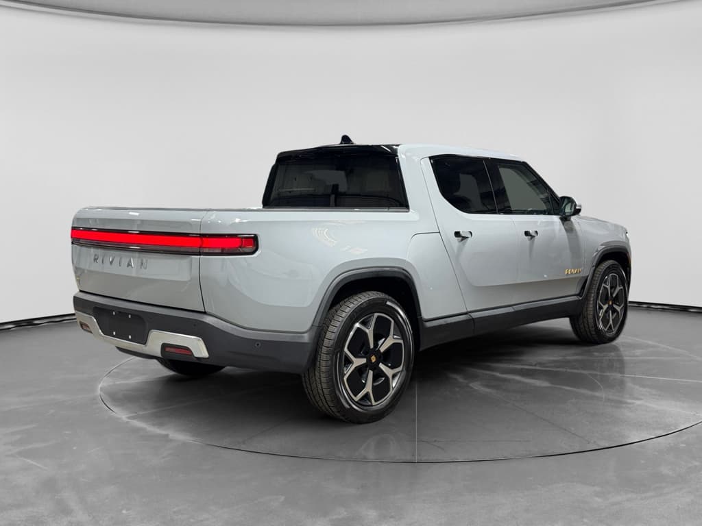 2022 Rivian R1T view 3