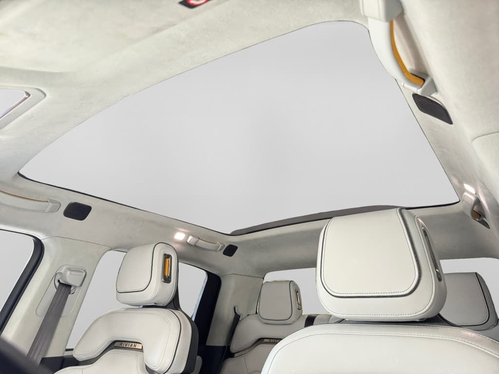 2022 Rivian R1T view 23