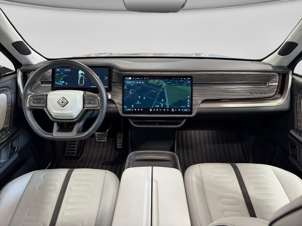 2022 Rivian R1T view 15