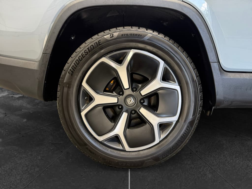 2022 Rivian R1T view 37