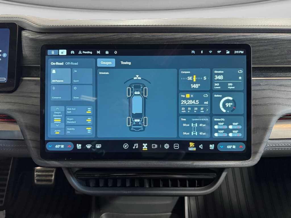 2022 Rivian R1T view 11
