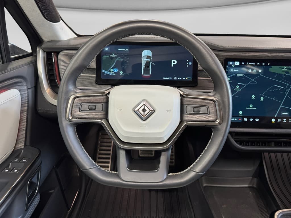 2022 Rivian R1T view 7