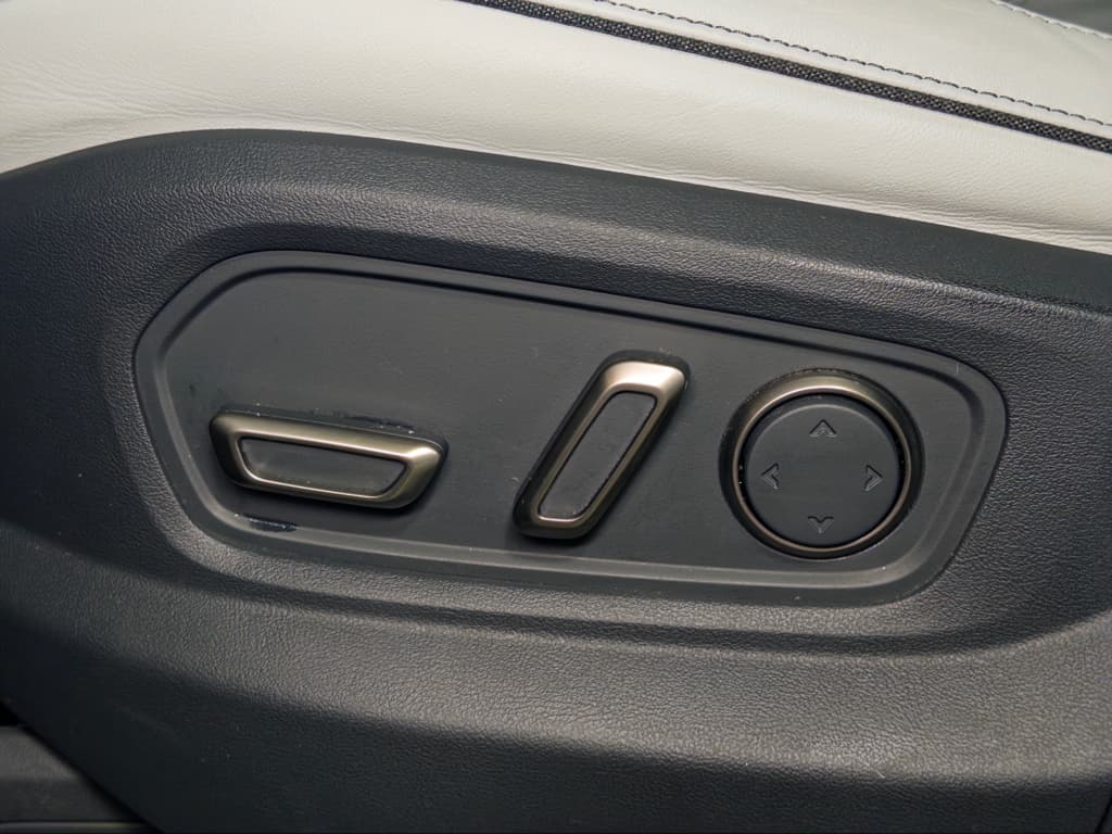 2022 Rivian R1T view 5