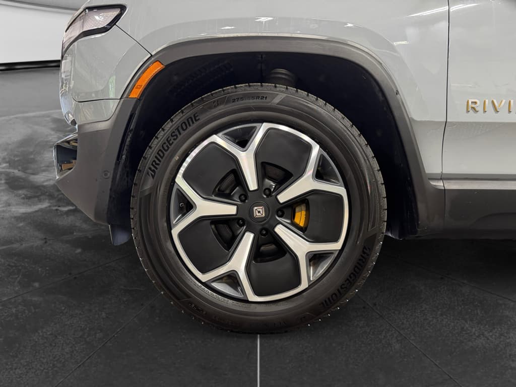 2022 Rivian R1T view 31