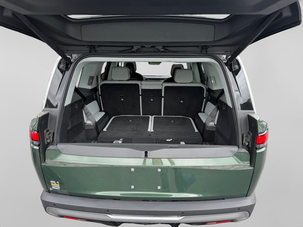 2023 Rivian R1S view 18