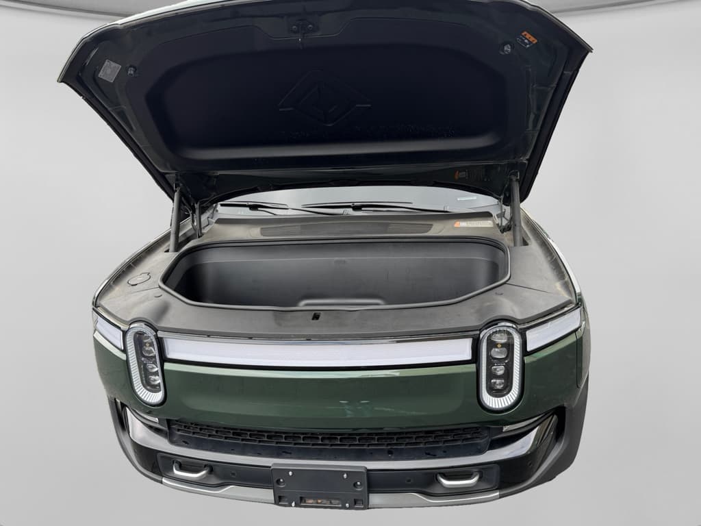 2023 Rivian R1S view 17