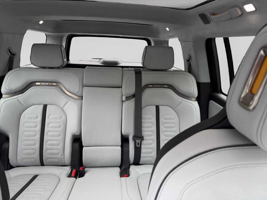 2023 Rivian R1S view 9