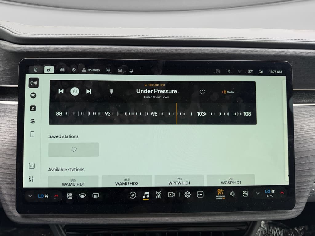 2023 Rivian R1S view 14