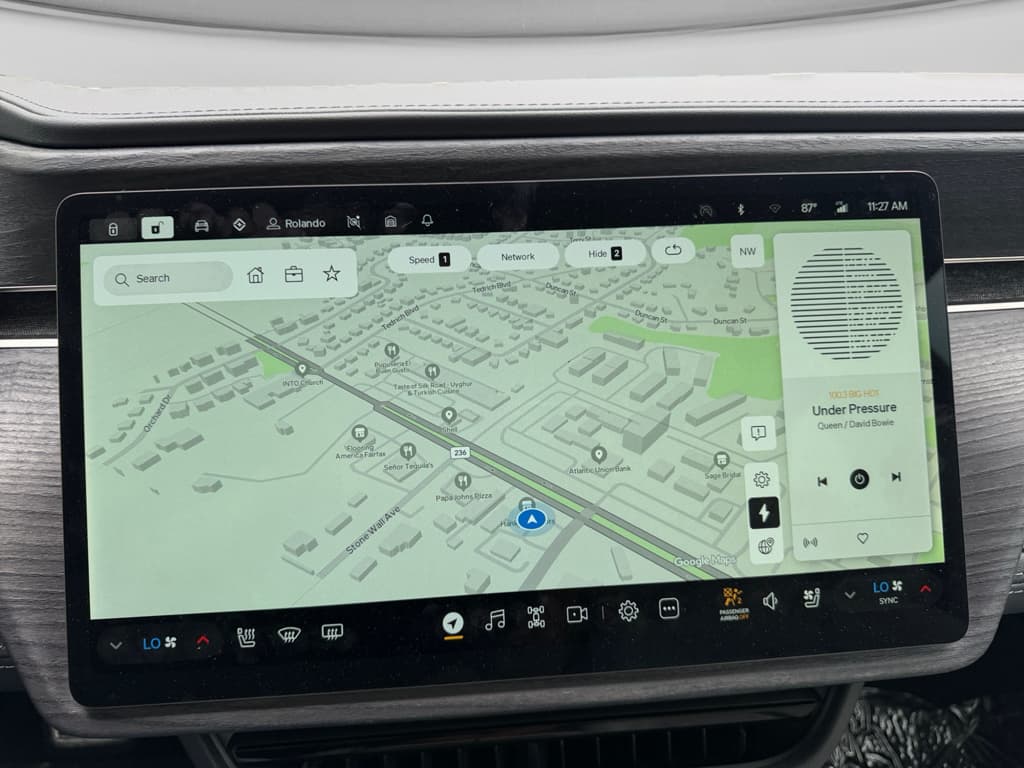 2023 Rivian R1S view 15